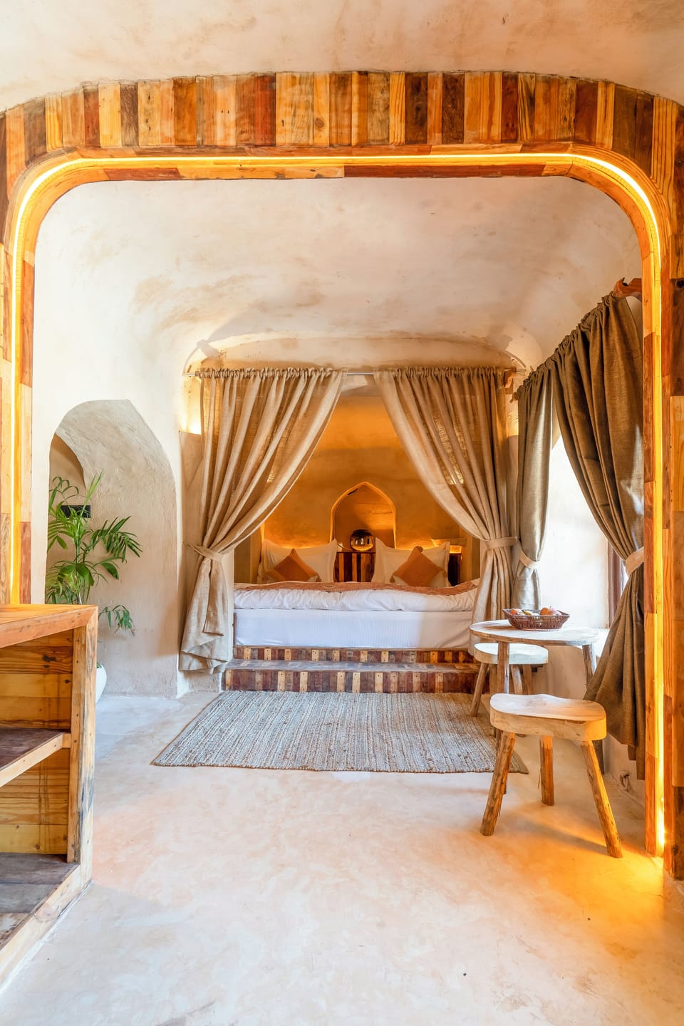 Royal Suite room with Bathtub | Premium bedding, down comforters, minibar, desk
