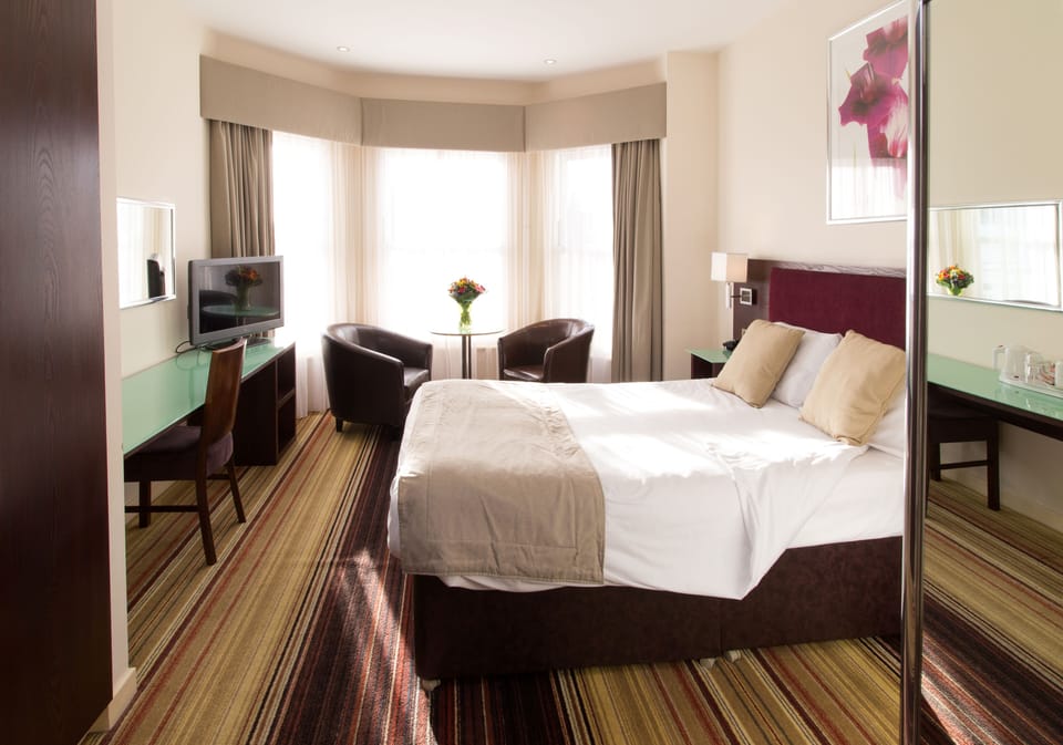 Deluxe Double Room | Desk, iron/ironing board, free WiFi, bed sheets