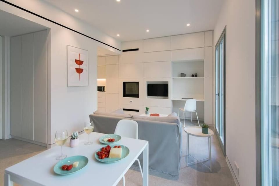 Comfort Apartment, Balcony, City View | Living area