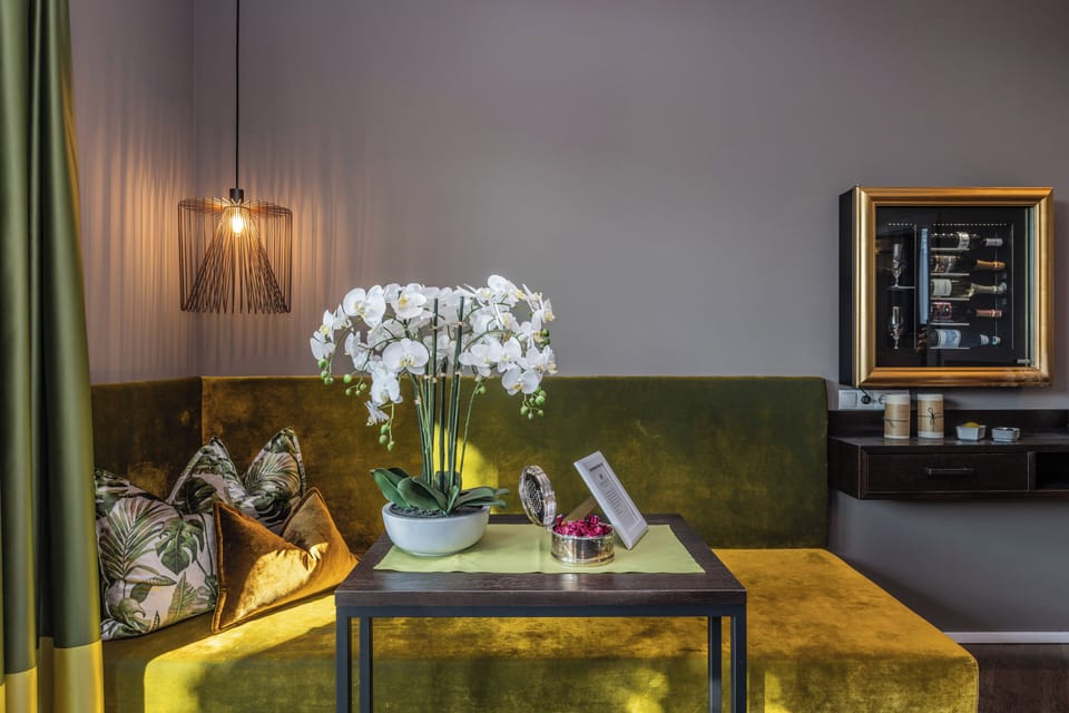 Suite, Hot Tub, Garden View | Free WiFi