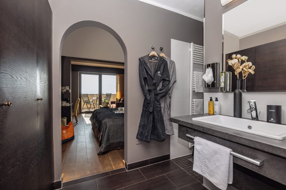 Double Room, Mountain View, Ground Floor | Bathroom | Free toiletries, hair dryer, bathrobes, slippers