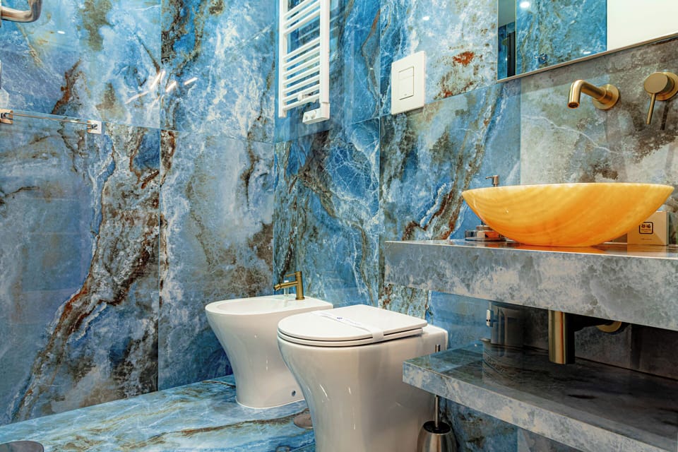 Deluxe Double Room | Bathroom | Shower, hair dryer, slippers, towels