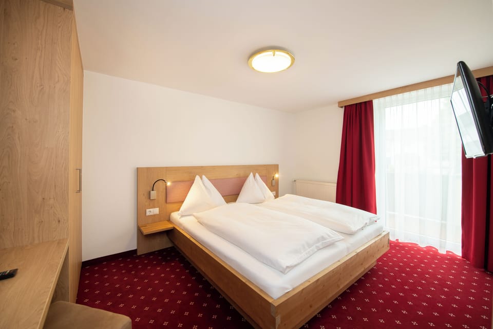 Comfort Double Room, Balcony, Mountain View | In-room safe, free WiFi, bed sheets