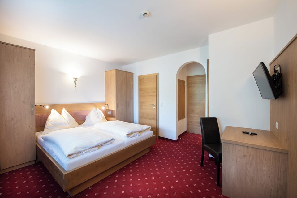 Comfort Double Room, Balcony, Mountain View | In-room safe, free WiFi, bed sheets