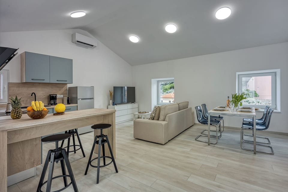 Family Apartment, 2 Bedrooms, Terrace, Sea Facing (The View Apartment Veli Lošinj) | Living area | Smart TV