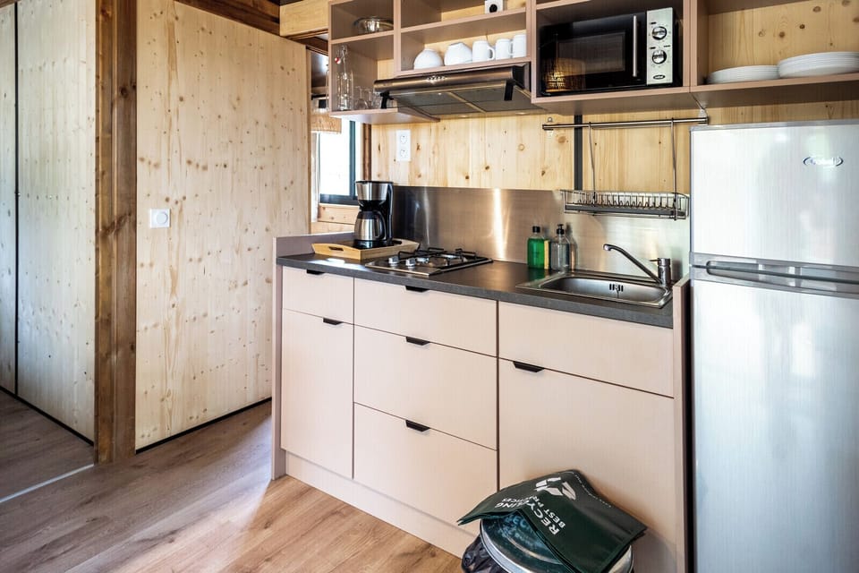 Chalet (Chalet Evasion) | Private kitchen | Highchair, cleaning supplies