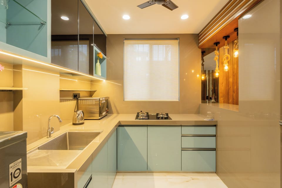 Family Room, Balcony, City View | Private kitchenette