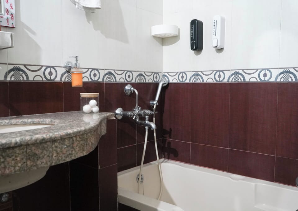 Premium Double Room, Bathtub, Park View | Bathroom | Free toiletries, hair dryer, towels, soap