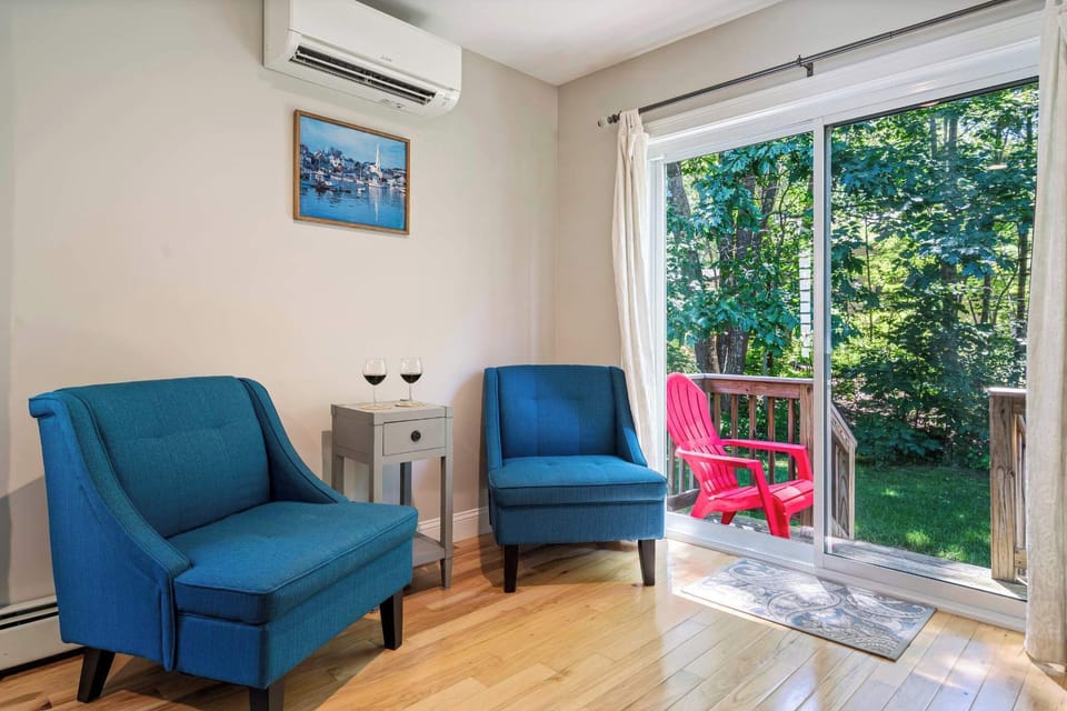 House, Multiple Beds, Patio, Garden View (Tranquil Tides) | Living area | 42-inch flat-screen TV with digital channels, fireplace