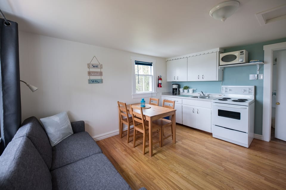 Comfort Cottage, 1 Bedroom, Kitchen, Ocean View | In-room dining