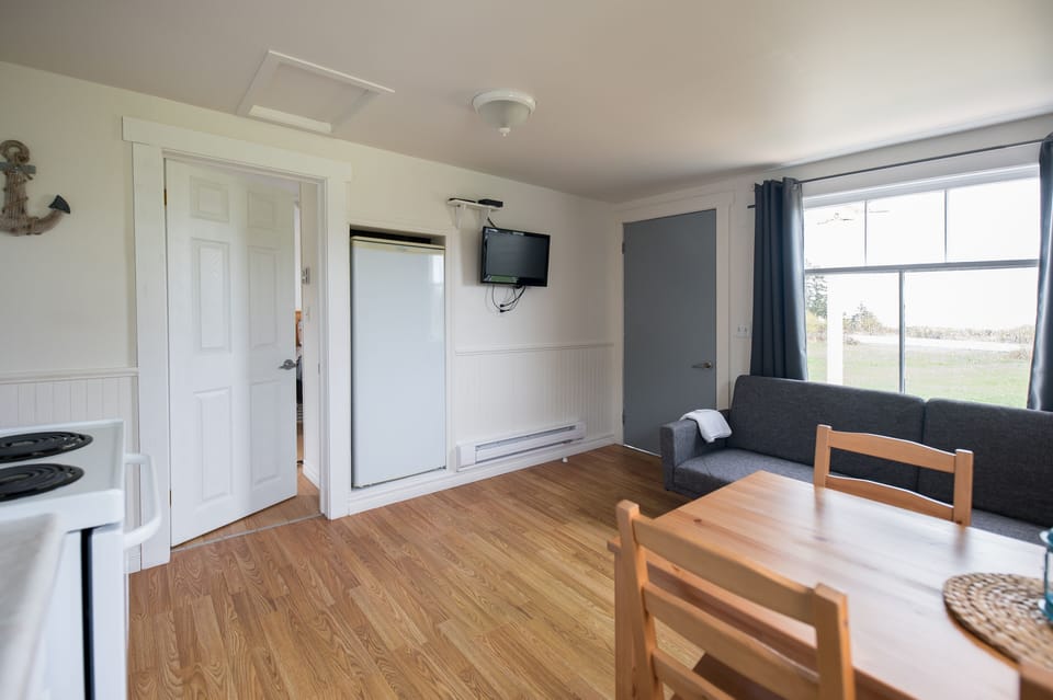 Comfort Cottage, 1 Bedroom, Kitchen, Ocean View | Private kitchen | Fridge, coffee/tea maker, electric kettle