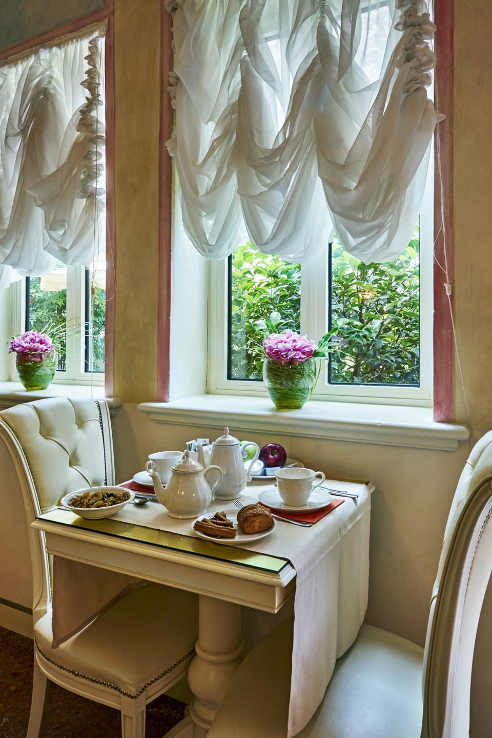Daily continental breakfast for a fee