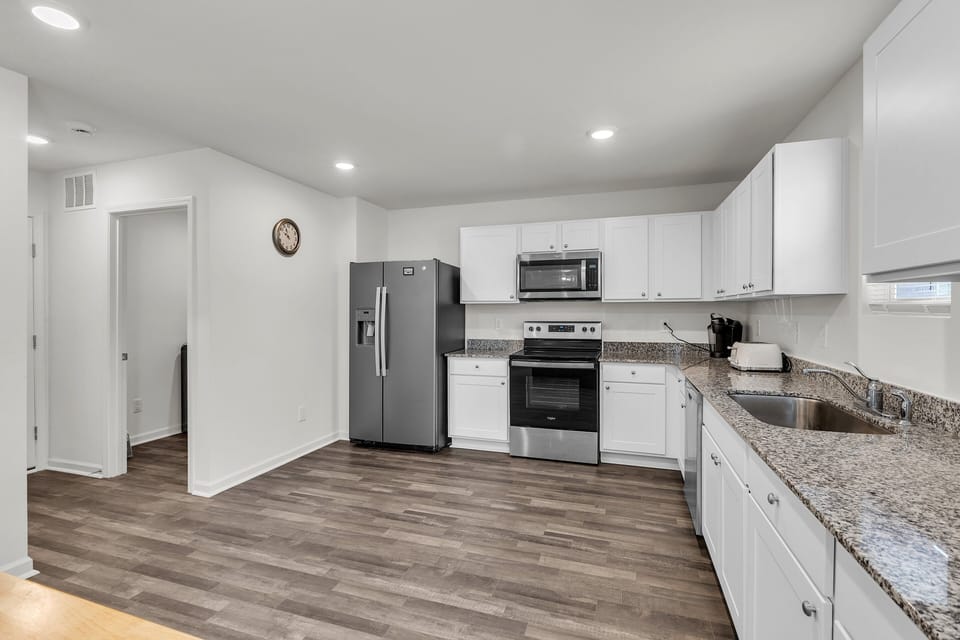 House, 5 Bedrooms | Private kitchen | Fridge, oven, coffee/tea maker, electric kettle