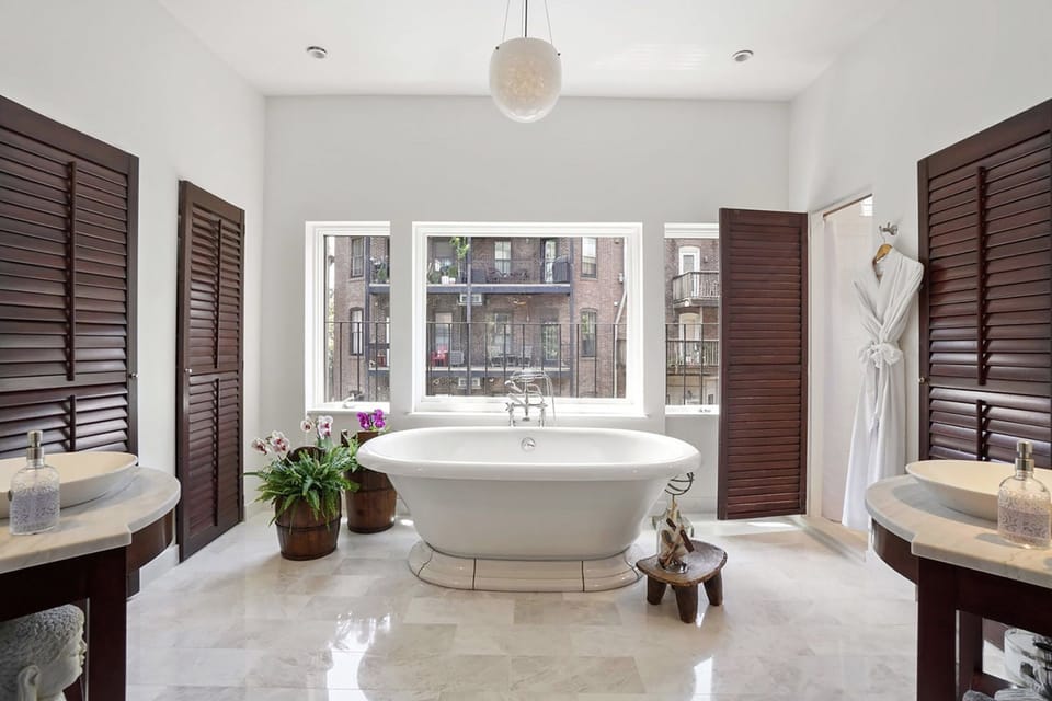 Luxury Suite, Private Bathroom | Bathroom | Shower, designer toiletries, hair dryer, bathrobes