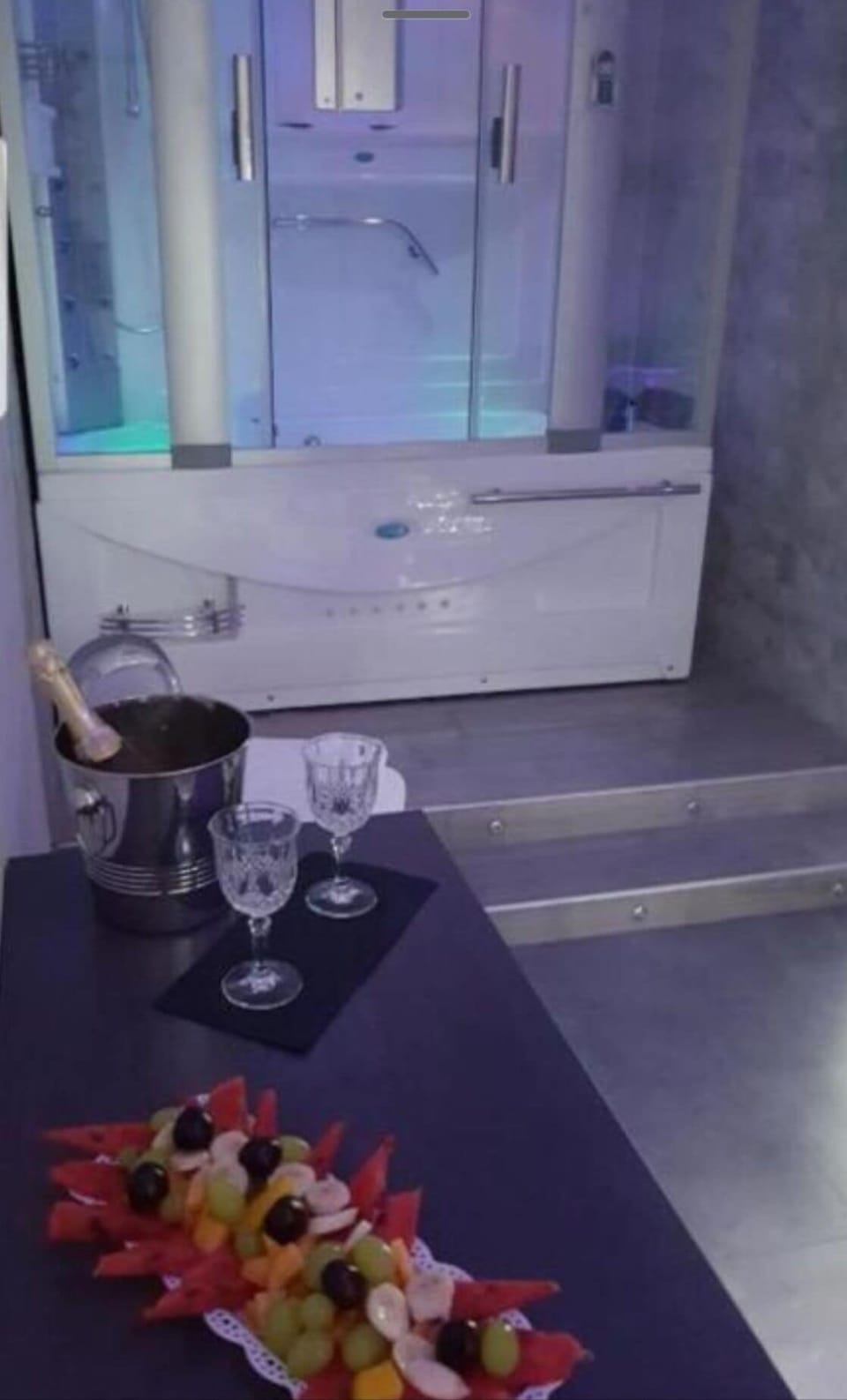 Desk, soundproofing, iron/ironing board, free WiFi