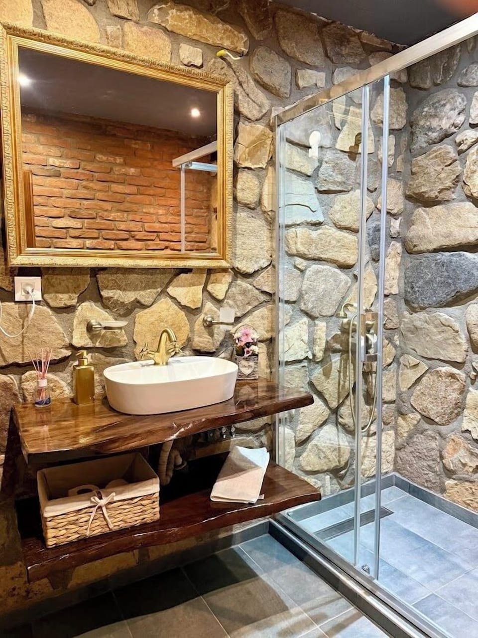 Superior Suite, Courtyard View | Bathroom | Shower, hair dryer, towels, soap