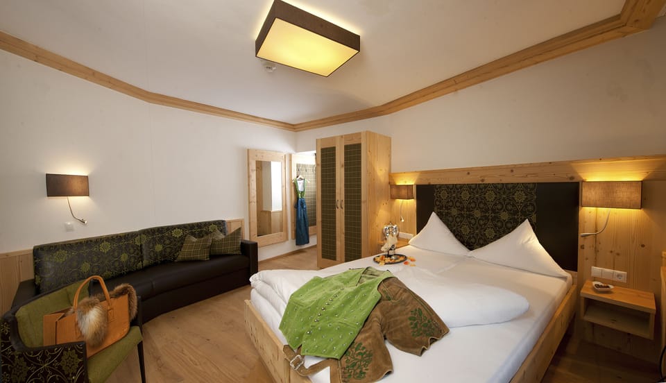 Premium bedding, in-room safe, desk, iron/ironing board