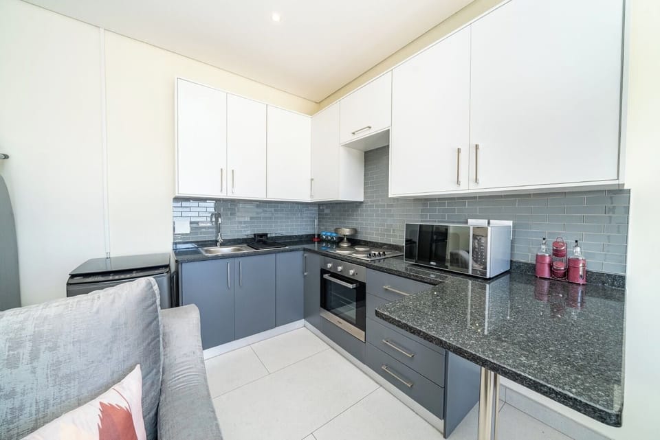 Apartment, 2 Bedrooms | Private kitchen