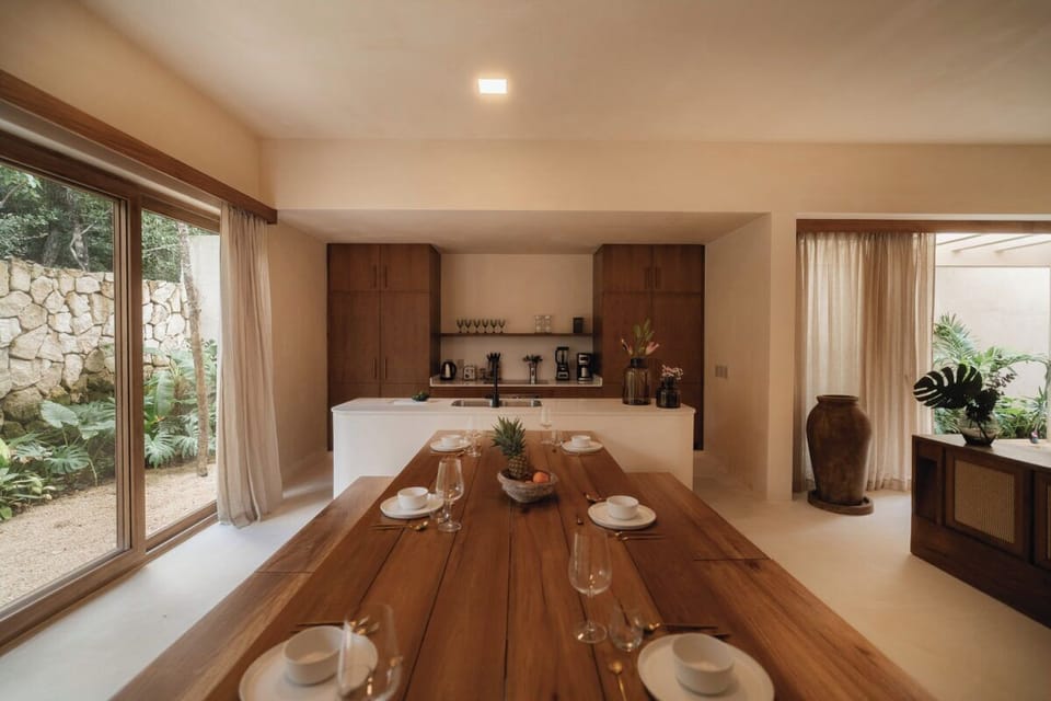 Luxury Villa, Private Pool, Hill View | Dining room