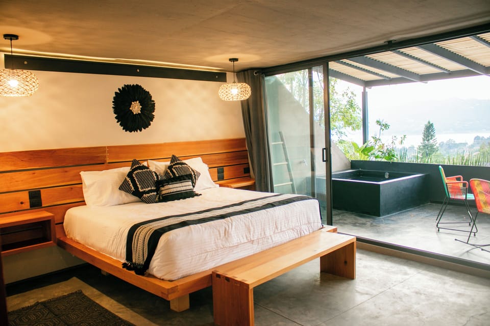 Deluxe Suite, Lake View | Premium bedding, in-room safe, free WiFi, bed sheets