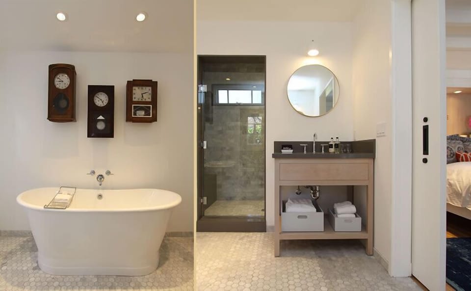 Superior Room, 1 King Bed | Deep soaking bathtub