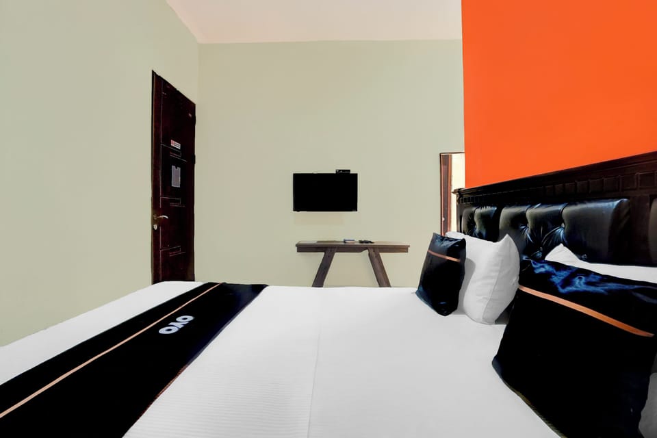 Deluxe Double Room | Desk, free WiFi, bed sheets