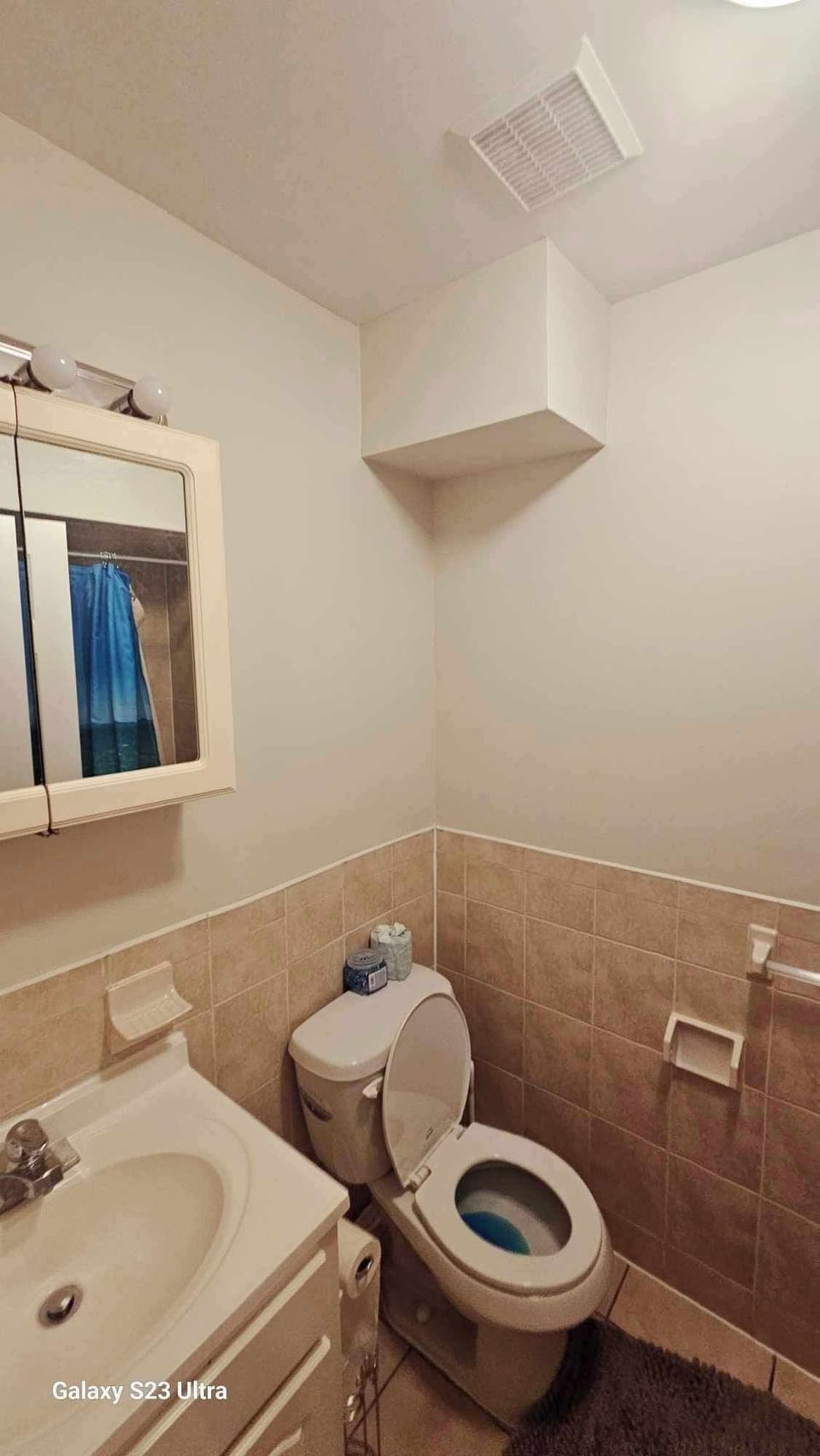 Towels, soap, shampoo, toilet paper