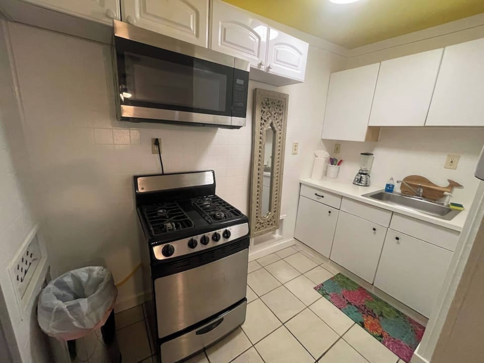 Standard Studio, 1 Queen Bed, Kitchen, Beachside | Private kitchen | Coffee/tea maker, fridge, microwave, oven