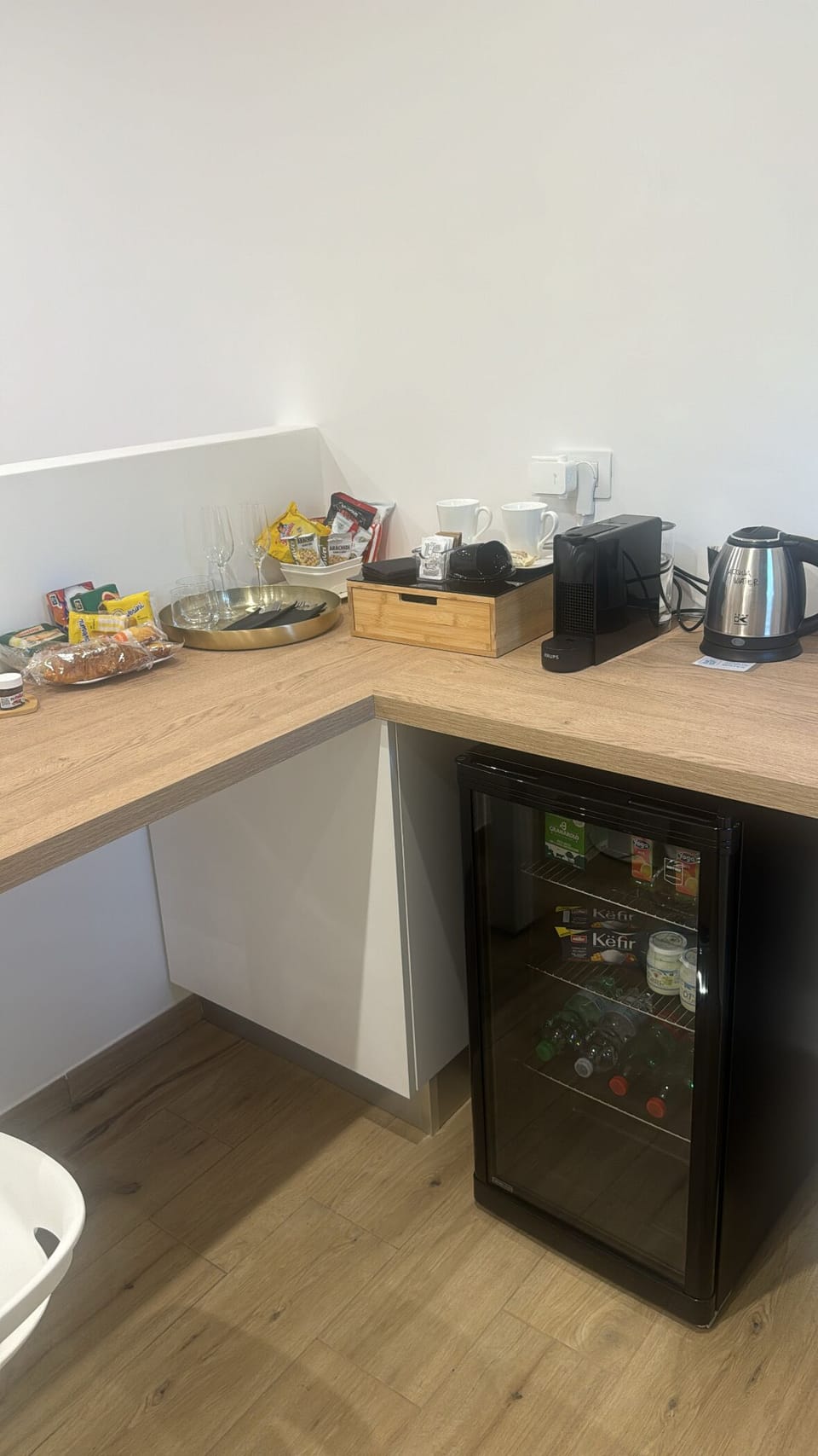 Luxury Studio Suite, Hill View | Mini-refrigerator