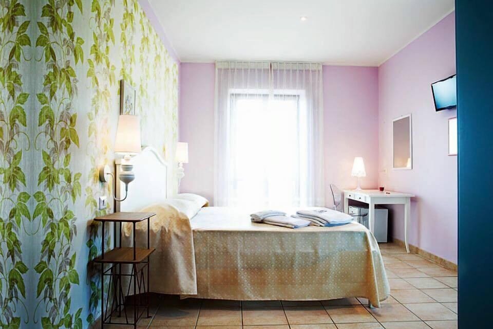 Standard Room | Minibar, desk, soundproofing, free cribs/infant beds