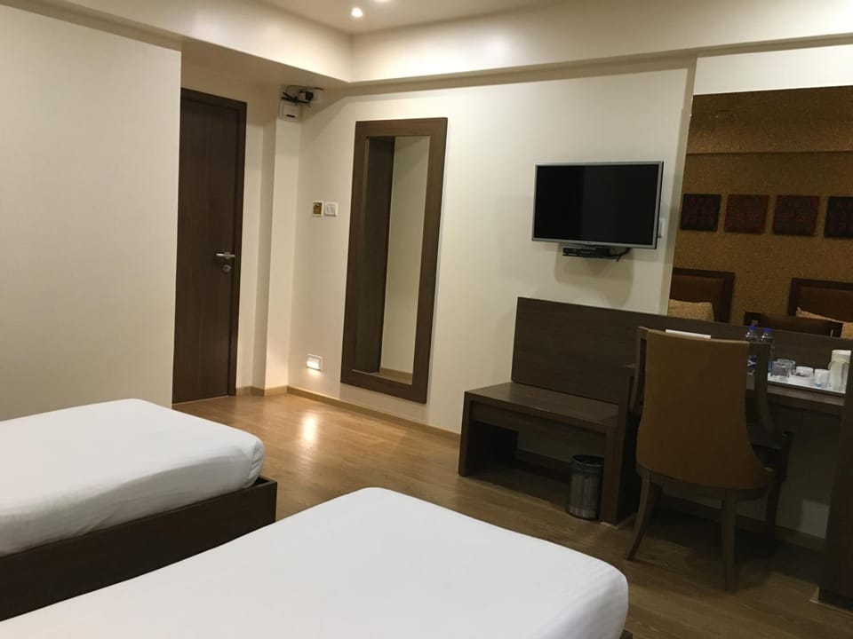 Minibar, desk, free WiFi, bed sheets