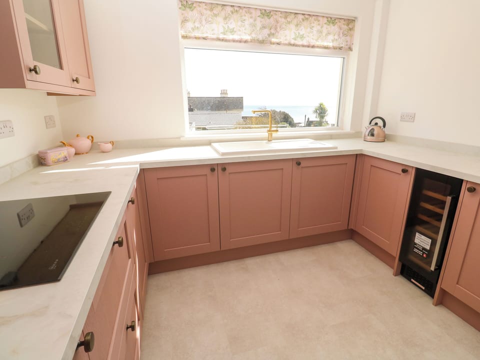 Dishwasher, cookware/dishes/utensils