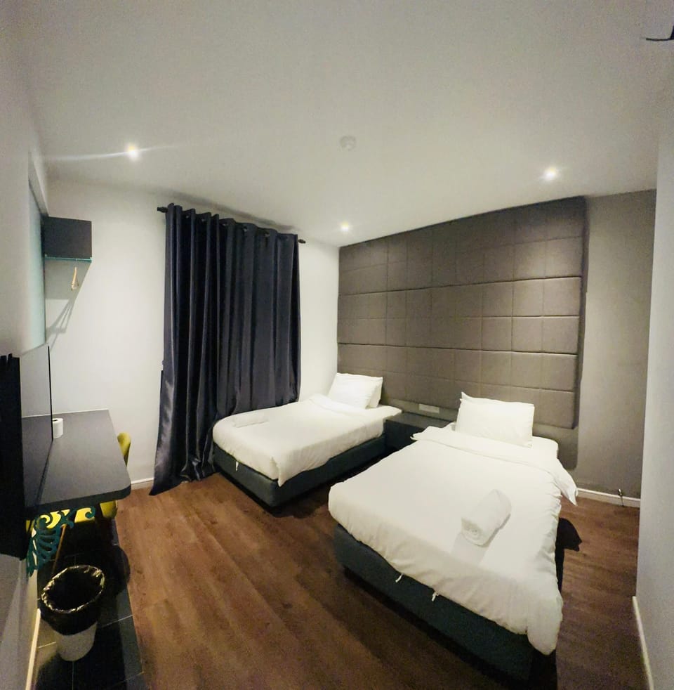 Deluxe Twin Room, 2 Twin Beds | Premium bedding, in-room safe, desk, free WiFi