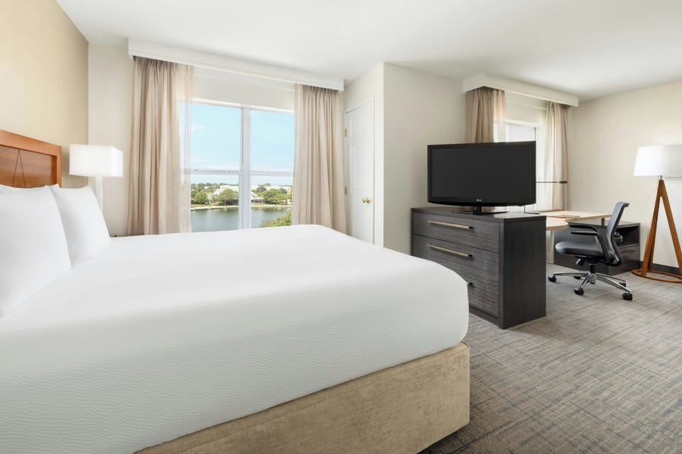 Premium bedding, desk, iron/ironing board, free cribs/infant beds