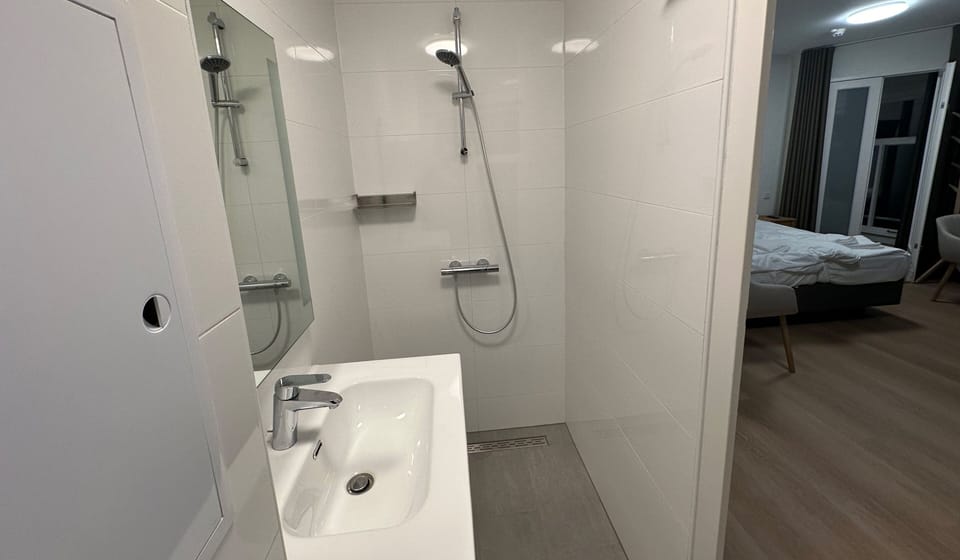 Deluxe Double Room, Private Bathroom, Canal View | Bathroom | Shower, towels, soap, shampoo