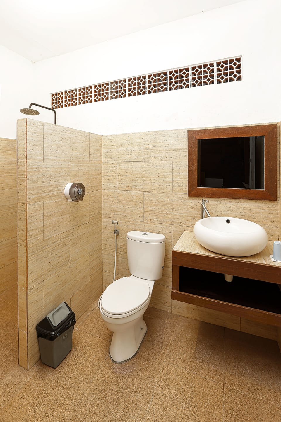 Comfort Double or Twin Room, 1 Bedroom, Non Smoking, Courtyard Area | Bathroom | Shower, rainfall showerhead