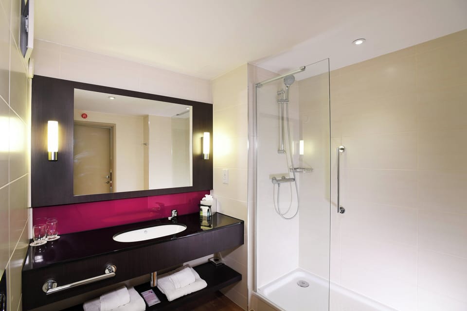 Desk, iron/ironing board, free WiFi, bed sheets