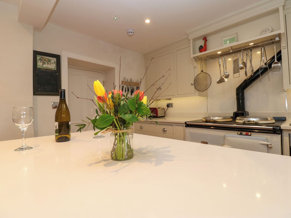 Dishwasher, cookware/dishes/utensils