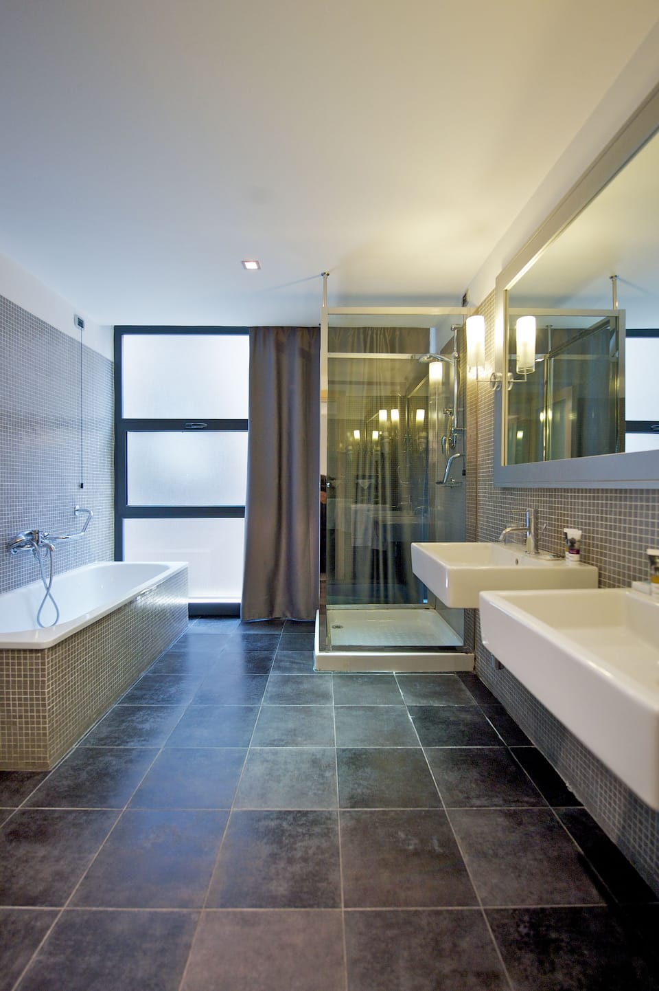 Superior Double Room, 2 Double Beds | Bathroom | Eco-friendly toiletries, hair dryer, bidet, towels