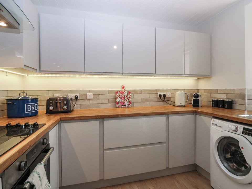 Fridge, toaster, cookware/dishes/utensils