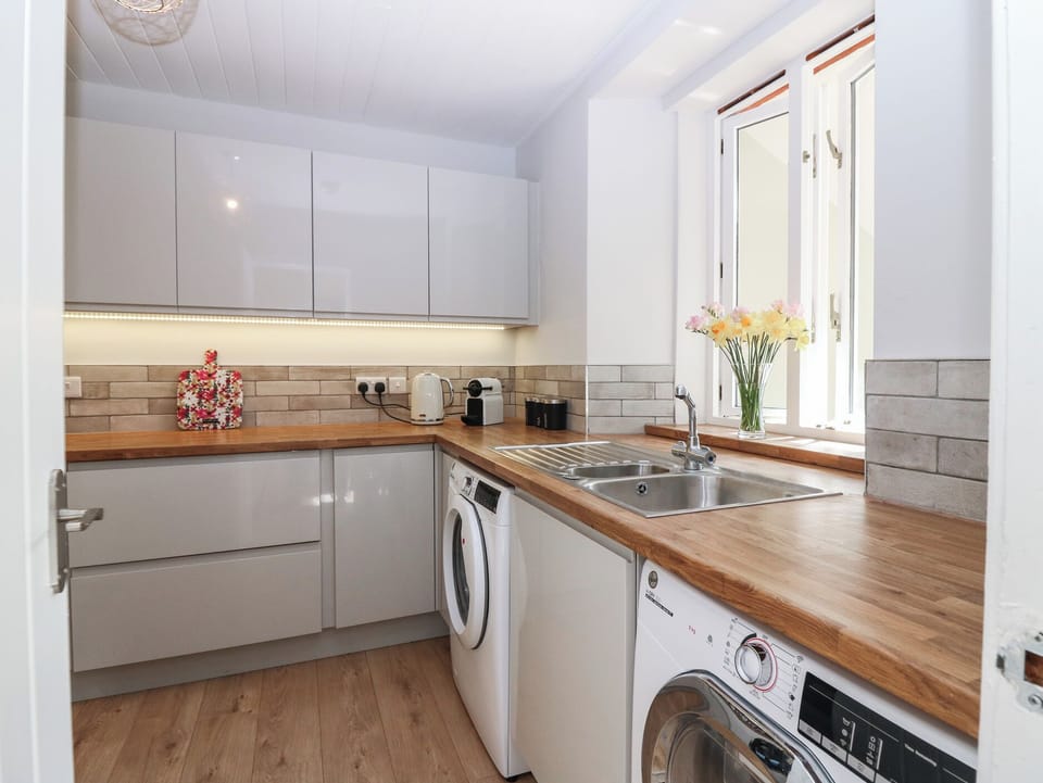 Fridge, toaster, cookware/dishes/utensils