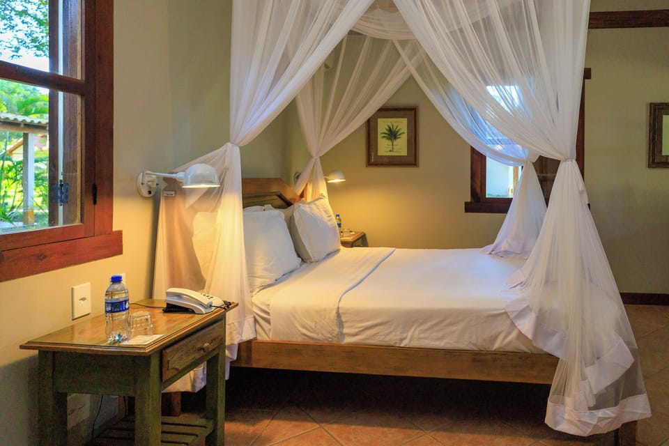 Chalé Frente Mar Duplo Cama Casal | Minibar, in-room safe, blackout drapes, individually decorated