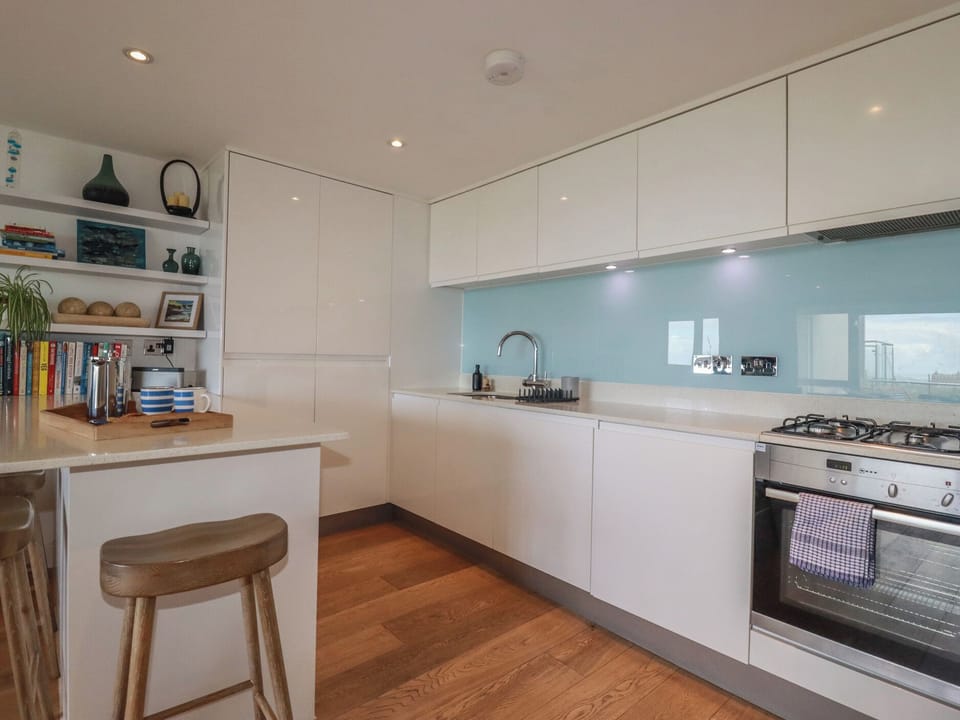 Cottage | Private kitchen | Fridge, microwave, dishwasher, toaster