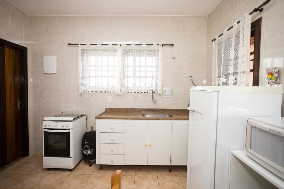 Deluxe House, 3 Bedrooms, Private Pool | Private kitchen | Microwave, oven, stovetop, cookware/dishes/utensils