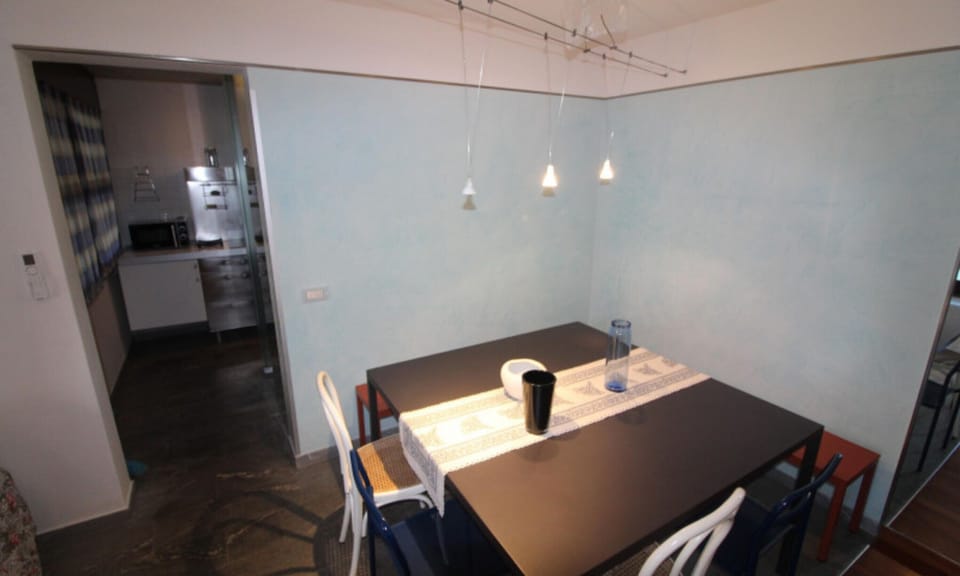 Villa, 3 Bedrooms, Garden View | Dining room