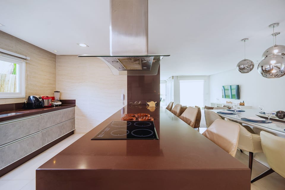 Deluxe House, 6 Bedrooms, Private Pool | Private kitchen | Fridge, microwave, oven, stovetop