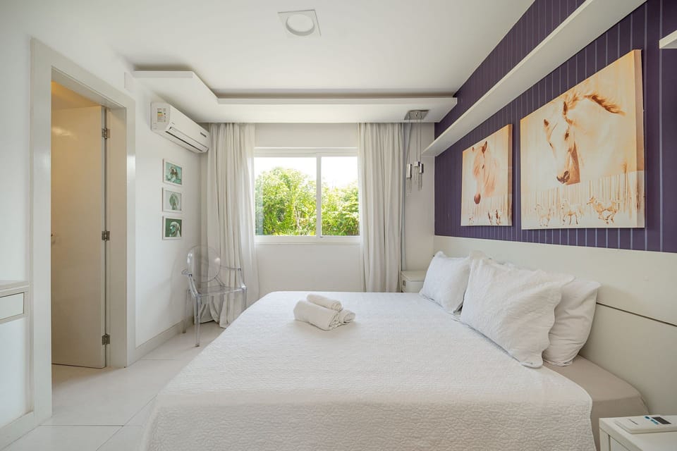 Deluxe House, 6 Bedrooms, Private Pool | Blackout drapes, iron/ironing board, WiFi (free), individually decorated