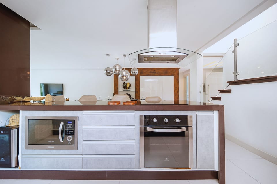 Deluxe House, 6 Bedrooms, Private Pool | Private kitchen | Fridge, microwave, oven, stovetop