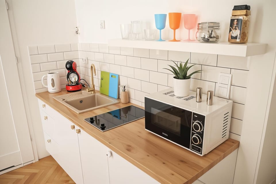 Comfort Studio, City View | Private kitchen | Electric kettle