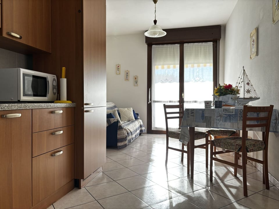 Apartment, 2 Bedrooms, Balcony, Pool View | Interior